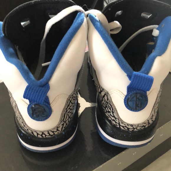 Jordan’s - Picture 3 of 3